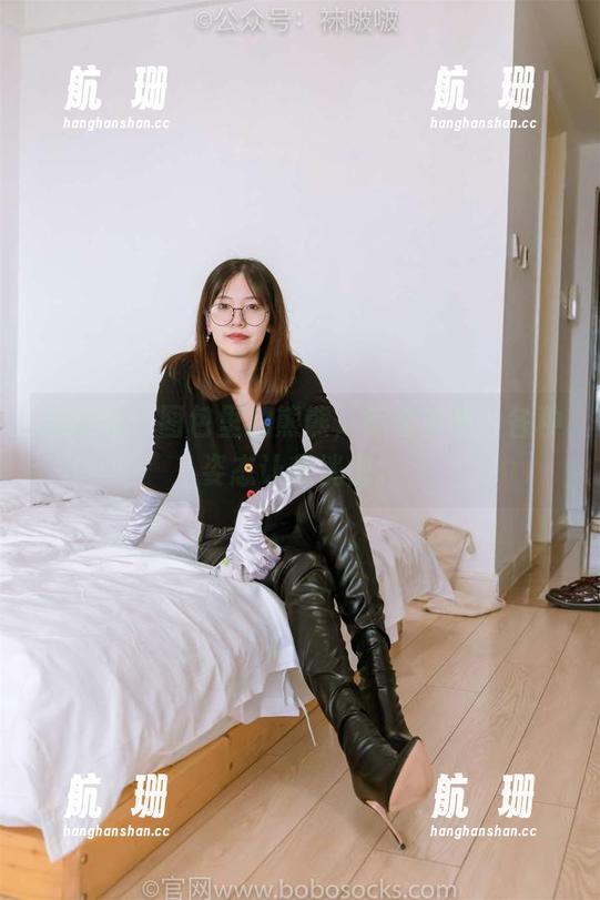 袜啵啵-熊熊 袜啵啵 - 图包里的熊熊,标榜女神,各种姿态让我恍惚。