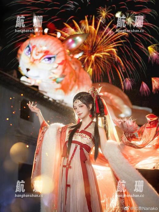 “光感之美”就像贰加六的新网红，火得让你眼睛都闭不上，别忘了分享这本写真集哦！