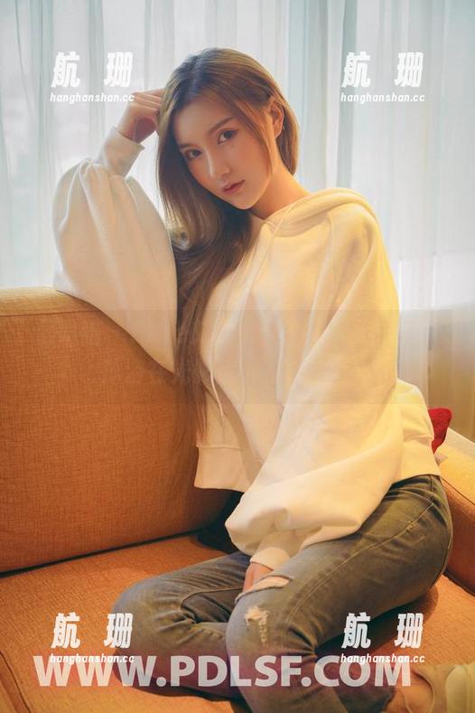 轰趴猫 - Ellie艾栗栗的浴室全套写真，沐浴在光影里，随意而迷人