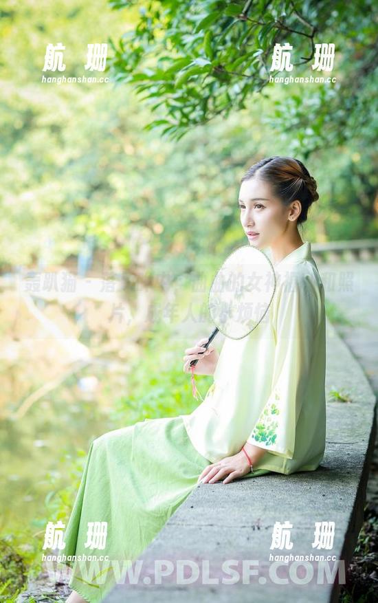 轰趴猫 - 落入眸中，曲曲的女神福利和照片，成年人的小烦恼