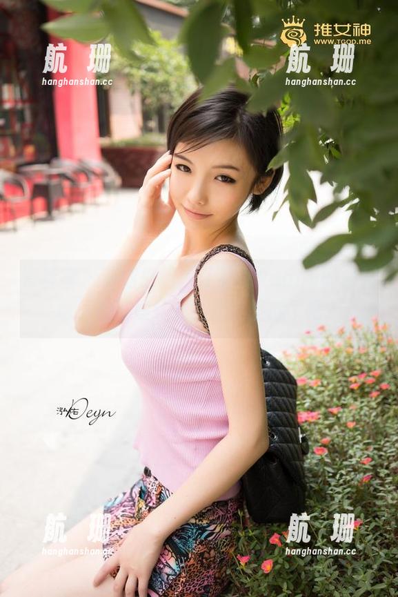 青豆客-汪佩妮Penny 青豆客 - 下载原图,汪佩妮Penny的白衬衫,是时候让衣橱面临挑战了吧?