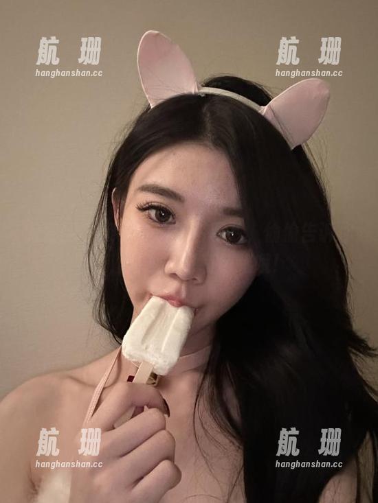微密圈 - 黎允熙的黑白图片，偷偷告诉你们，背景图也有情绪哦！
