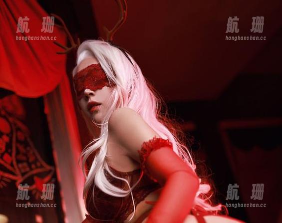 黑白御猫 黑白御猫魅惑升级,修女写真让人直呼:这也太黑白分明了吧?
